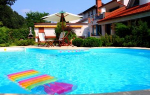 Avantaje corpuri de iluminat piscina de la Solar Watts